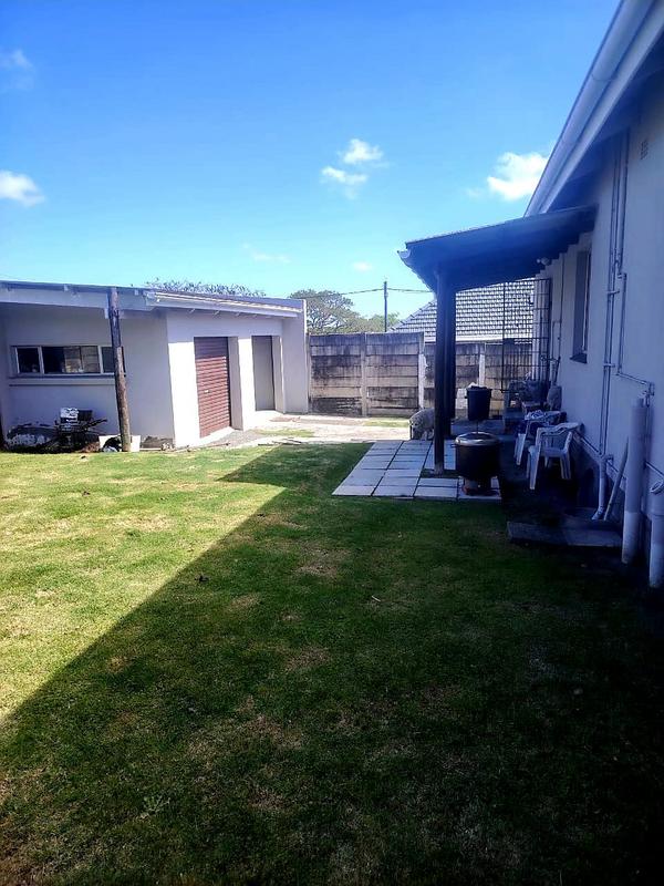 4 Bedroom Property for Sale in Cambridge West Eastern Cape